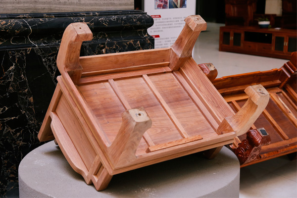 雅宋紅木每件產(chǎn)品里外如一，一樣好